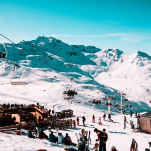 Ski room / Gare de télécabine / Télécabine